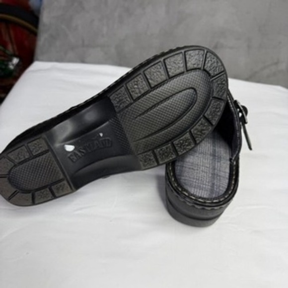 Eastland MAE Black Leather Clog Mules Women's Size 8 M Buckle Strap Comfort - Picture 6 of 6